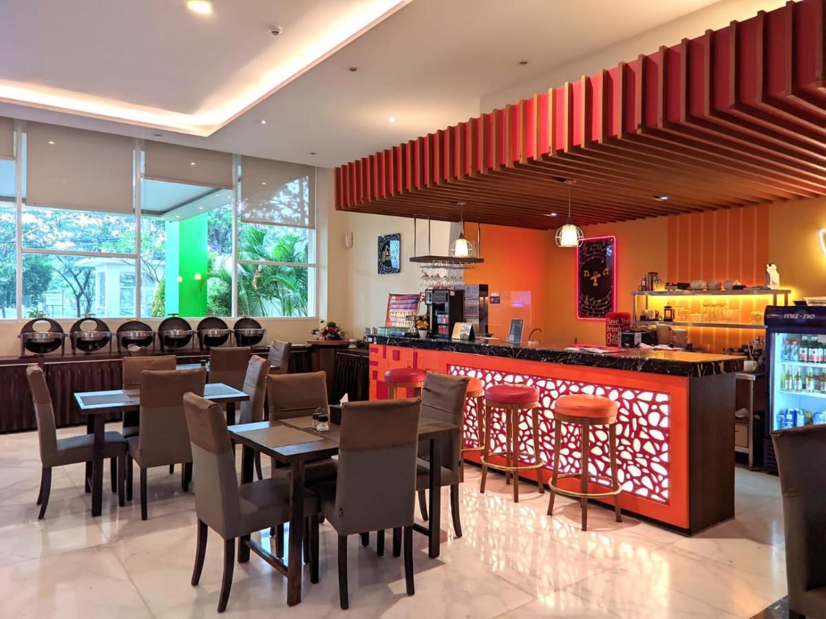 Front One Hotel Purwodadi Purwodadi  Eksteriør bilde
