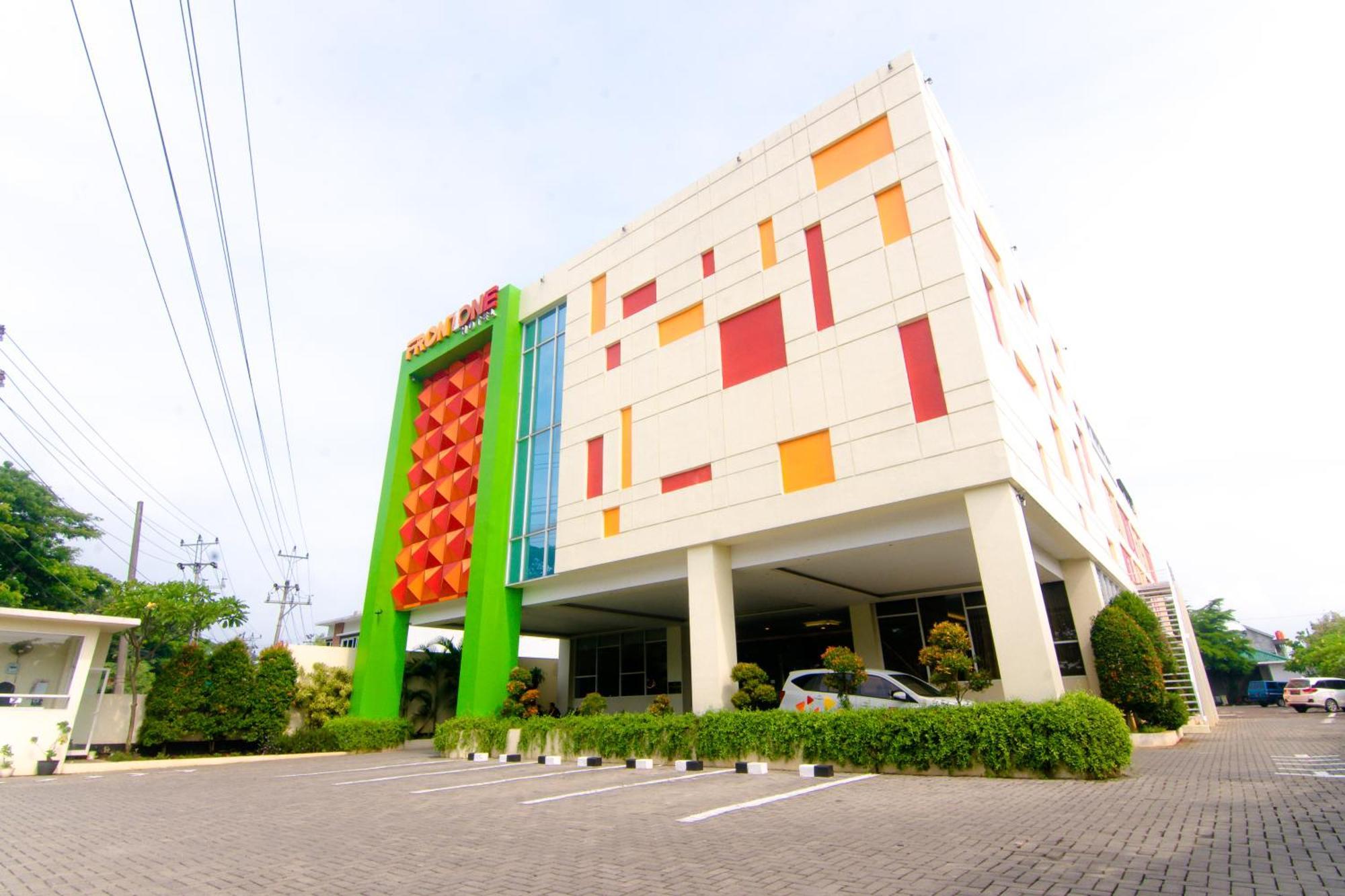 Front One Hotel Purwodadi Purwodadi  Eksteriør bilde