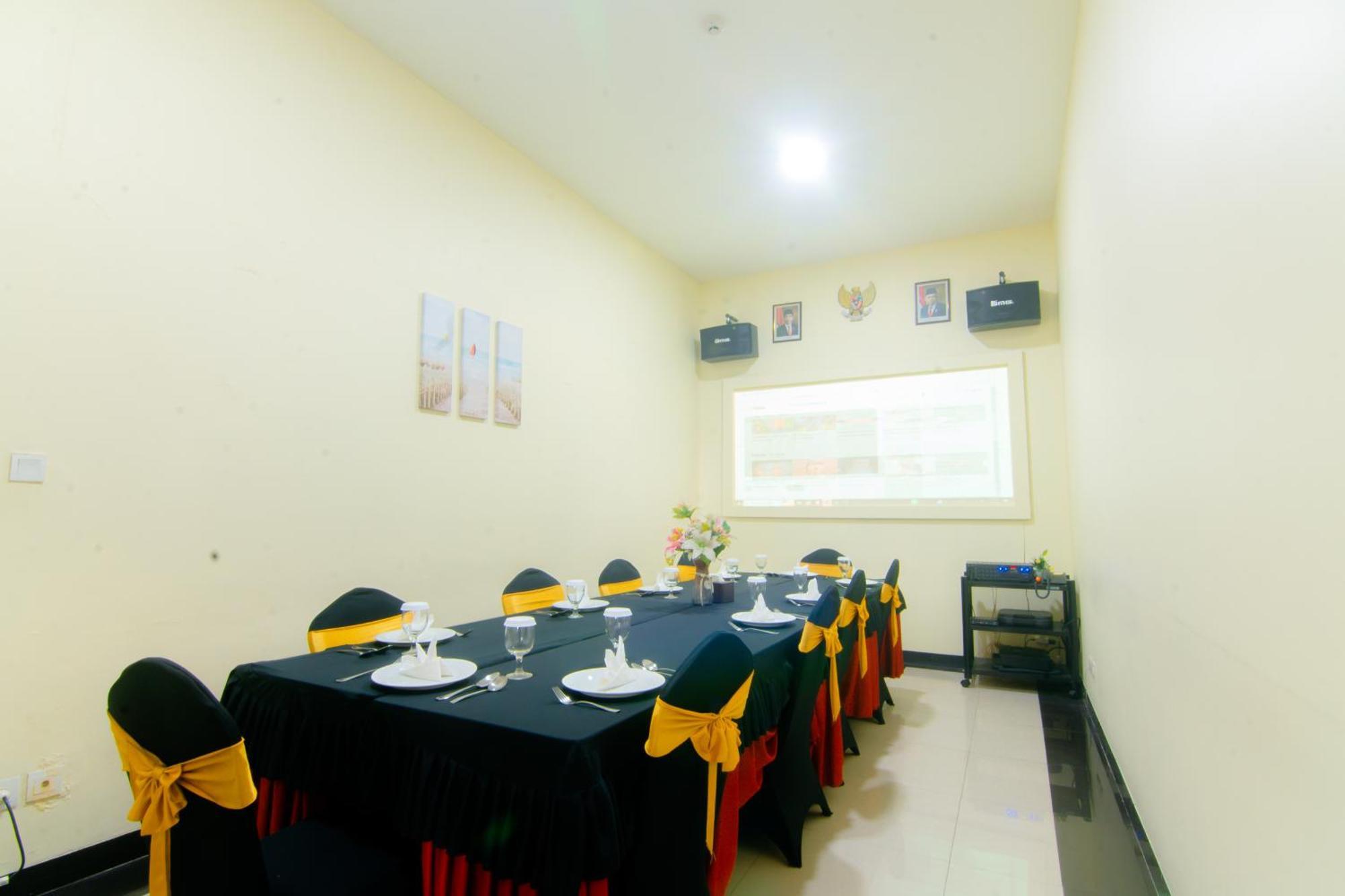 Front One Hotel Purwodadi Purwodadi  Eksteriør bilde