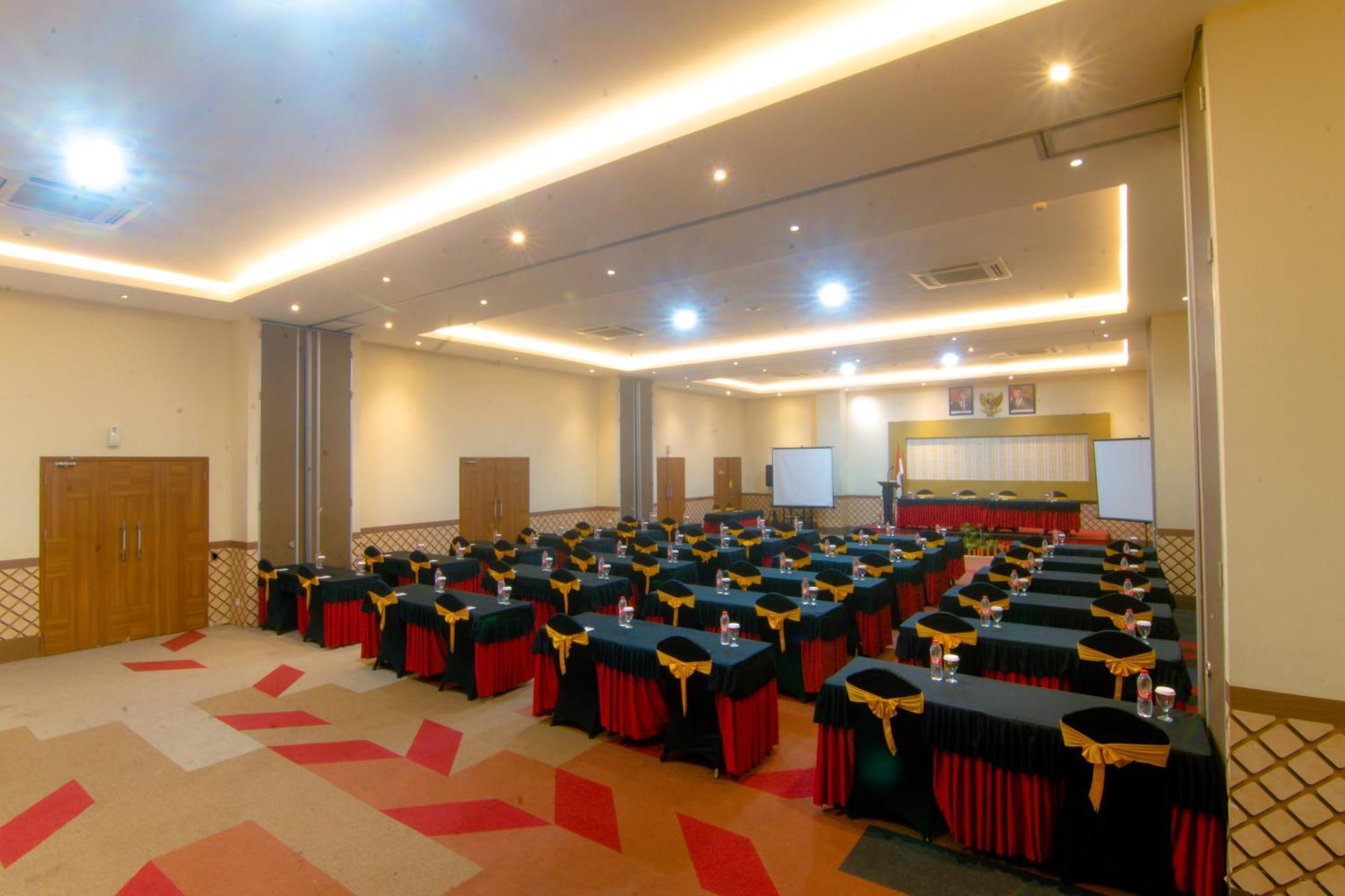 Front One Hotel Purwodadi Purwodadi  Eksteriør bilde