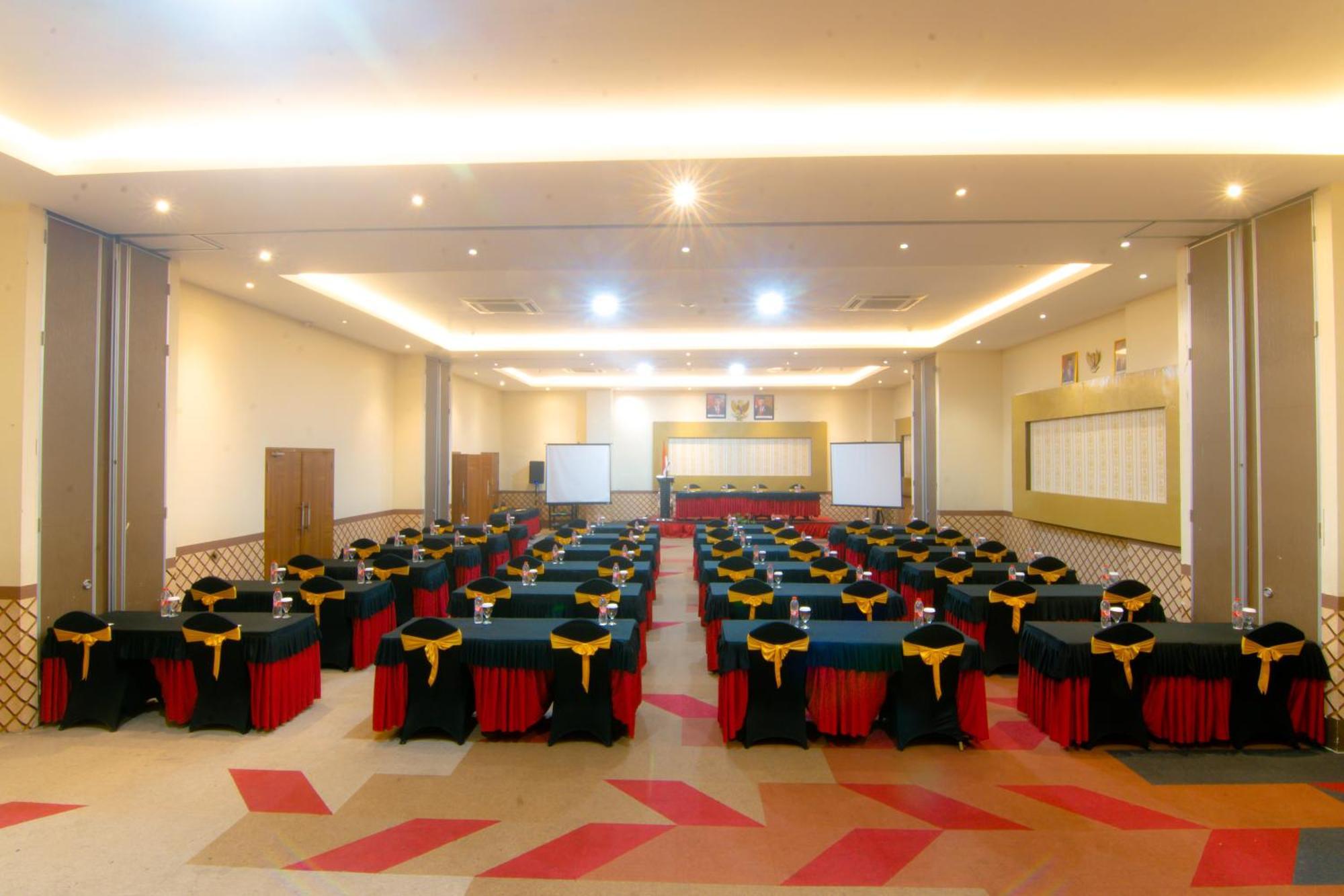 Front One Hotel Purwodadi Purwodadi  Eksteriør bilde