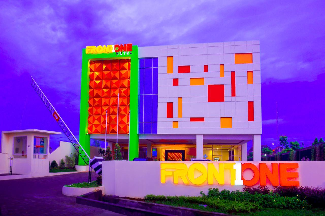 Front One Hotel Purwodadi Purwodadi  Eksteriør bilde